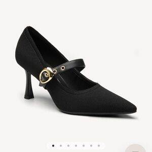 Cosy Island EternalPace Removable Strap Pointed Toe Heeled Pump
